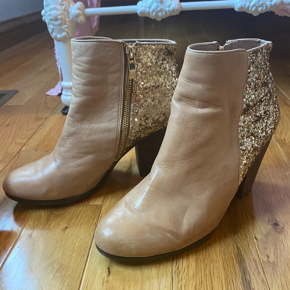Vince Camuto Glitter booties